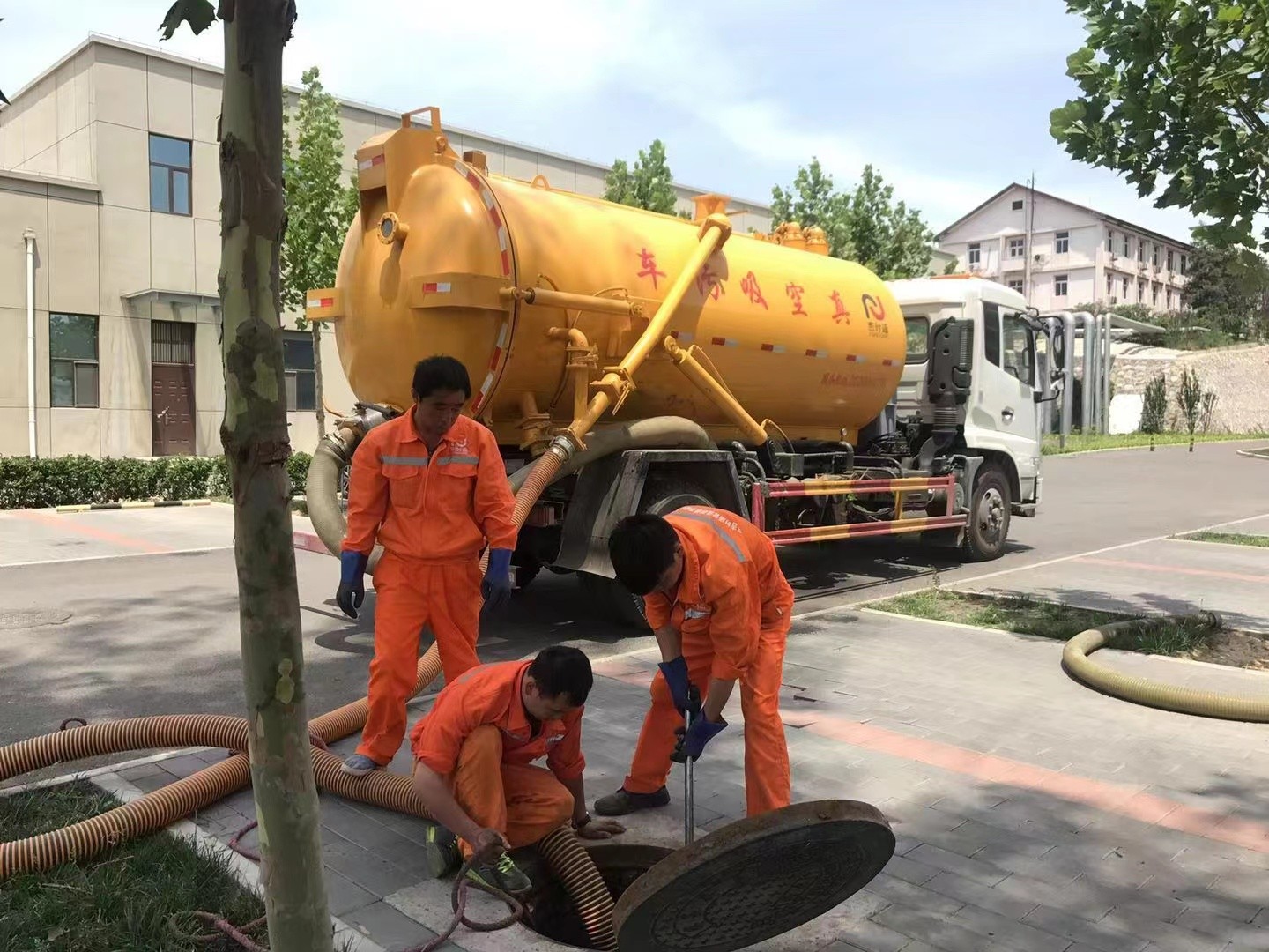 清远化粪池清理与5-8吨吸粪车施工效率分析